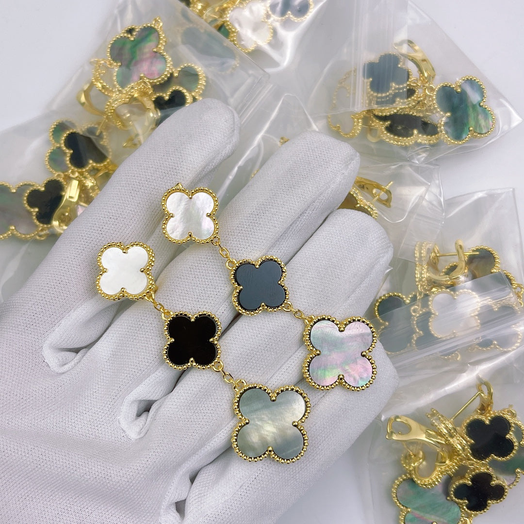 Magic Alhambra Three Pearls Motifs Earrings