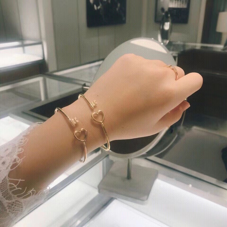 T Heart Key Wire Bracelet