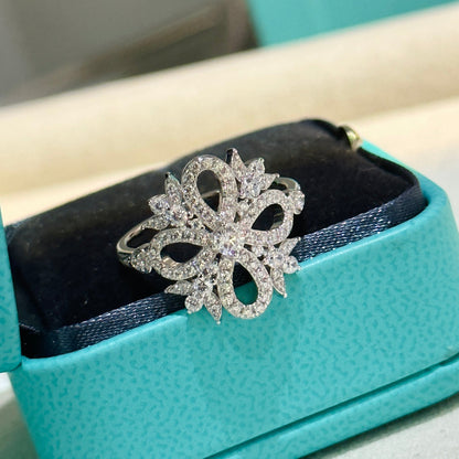 T Vinatge Flower Ring