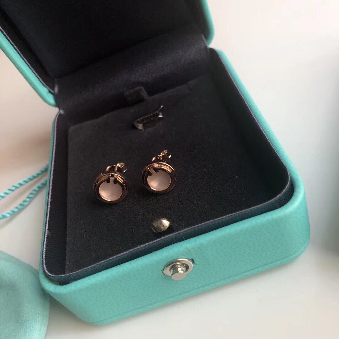T Mother-of-pearl Circle Earrings