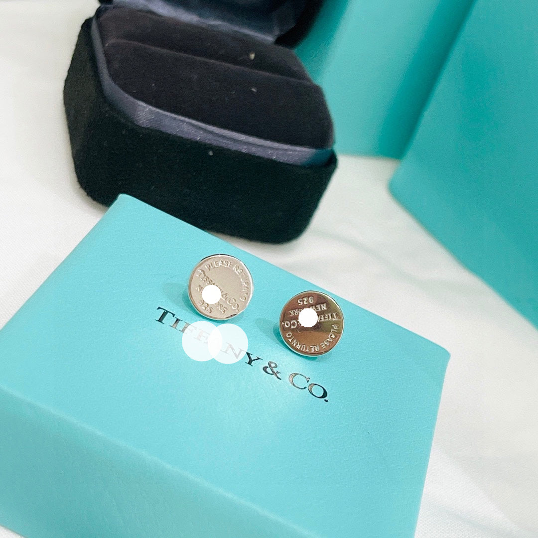 Return to Circle Stud Earrings